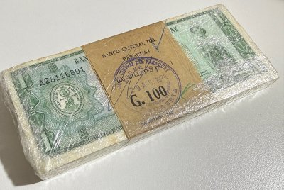 🇵🇾 Un fajo de billetes de 1 guaraní año 1963 (100 unidades con números correlativos) 🤩
